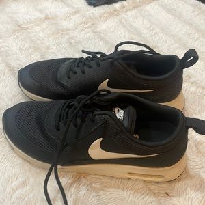 Black Nike Air Max Theas Size 6.5